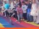 Robot humanoide golpea niño