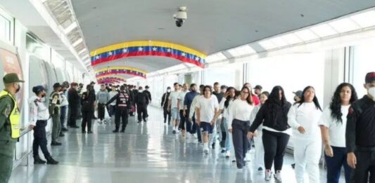 Venezolanos repatriados vuelo Miami
