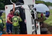 Camión tipo cava volcó en la ARC a la altura de San Joaquín camión volcó ARC
