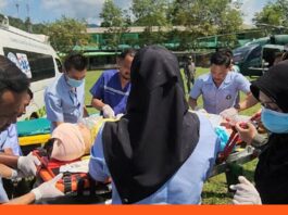 policías heridos ataque con explosivo Tailandia