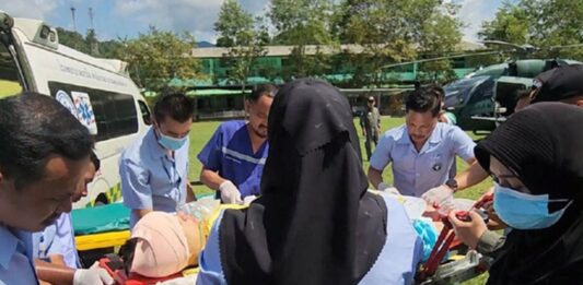 policías heridos ataque con explosivo Tailandia
