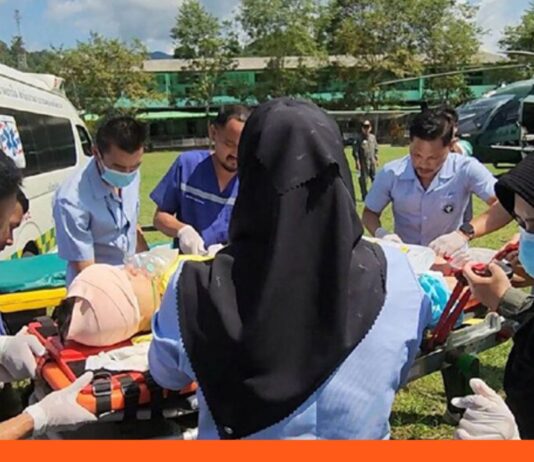 policías heridos ataque con explosivo Tailandia