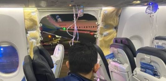 Avión aterriza ventanilla vuelo