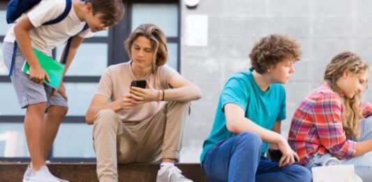 Francia redes sociales menores