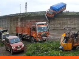 India camión caída paso elevado