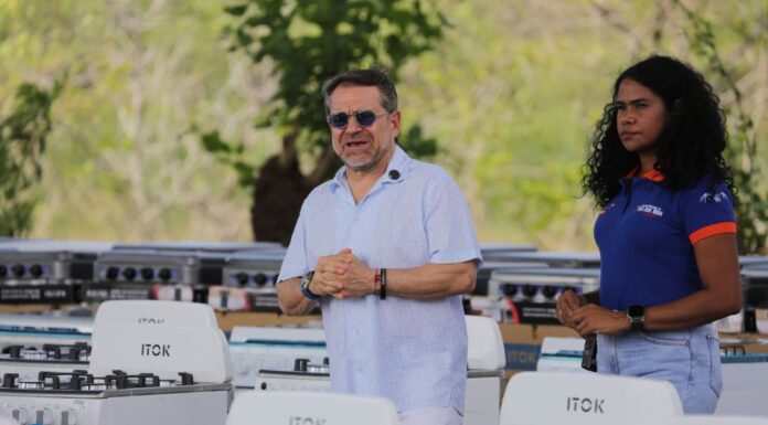 Gobernador Lacava entregó más de 500 cocinas y cilindros de gas a familias afectadas de Juan José Mora