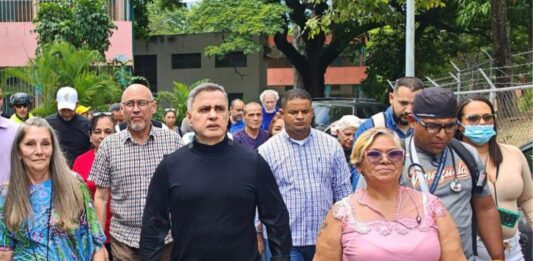 Tarek William Saab Colegio Gran Colombia apoyo familias