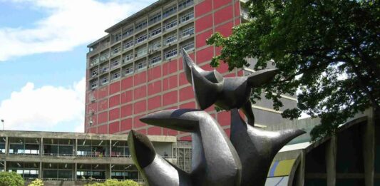 UCV clases suspenden