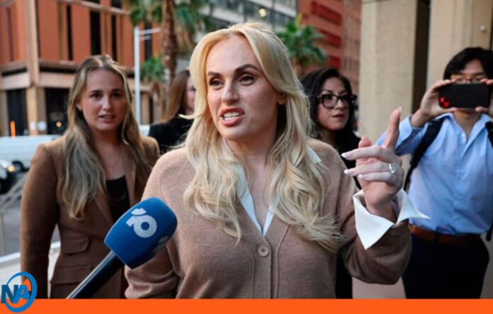 demanda Rebel Wilson demanda Rebel Wilson