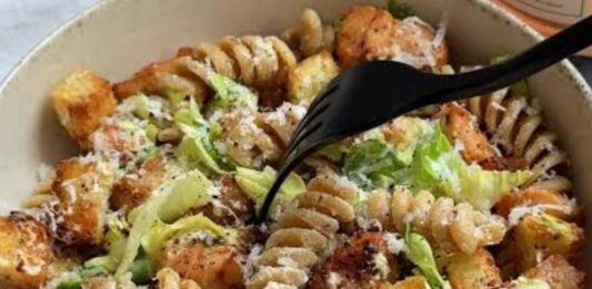 ensalada de pasta tipo César